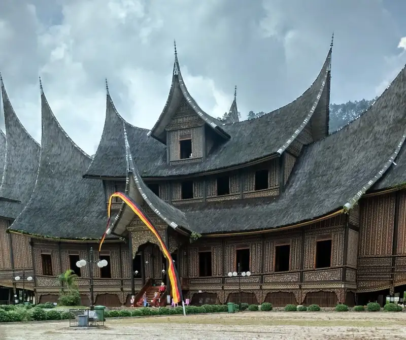 Arsitektur Rumah Gadang: Keindahan dan Filosofi Budaya Minangkabau